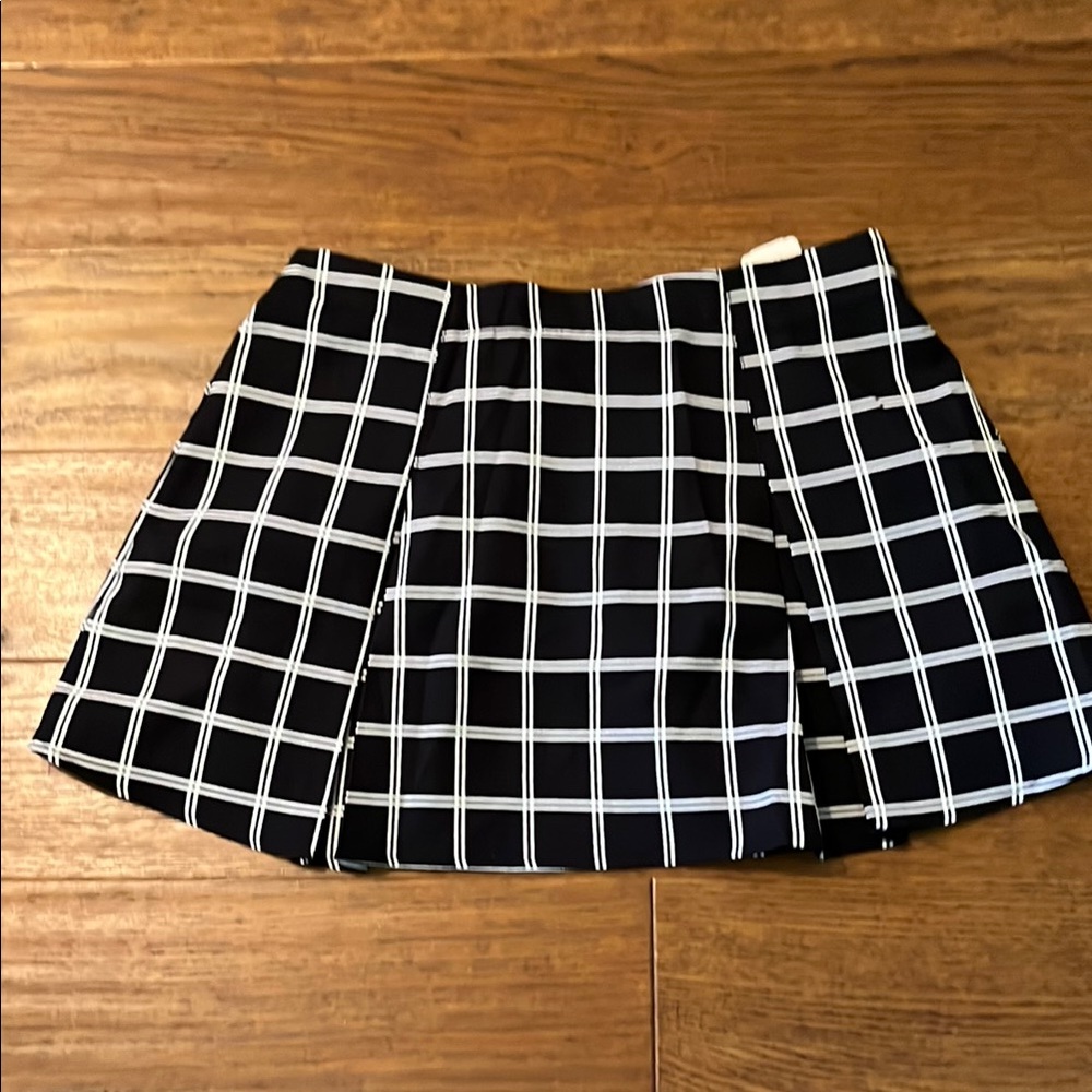 Forever 21 Black and White Windowpane Pleated A-Line Skirt
